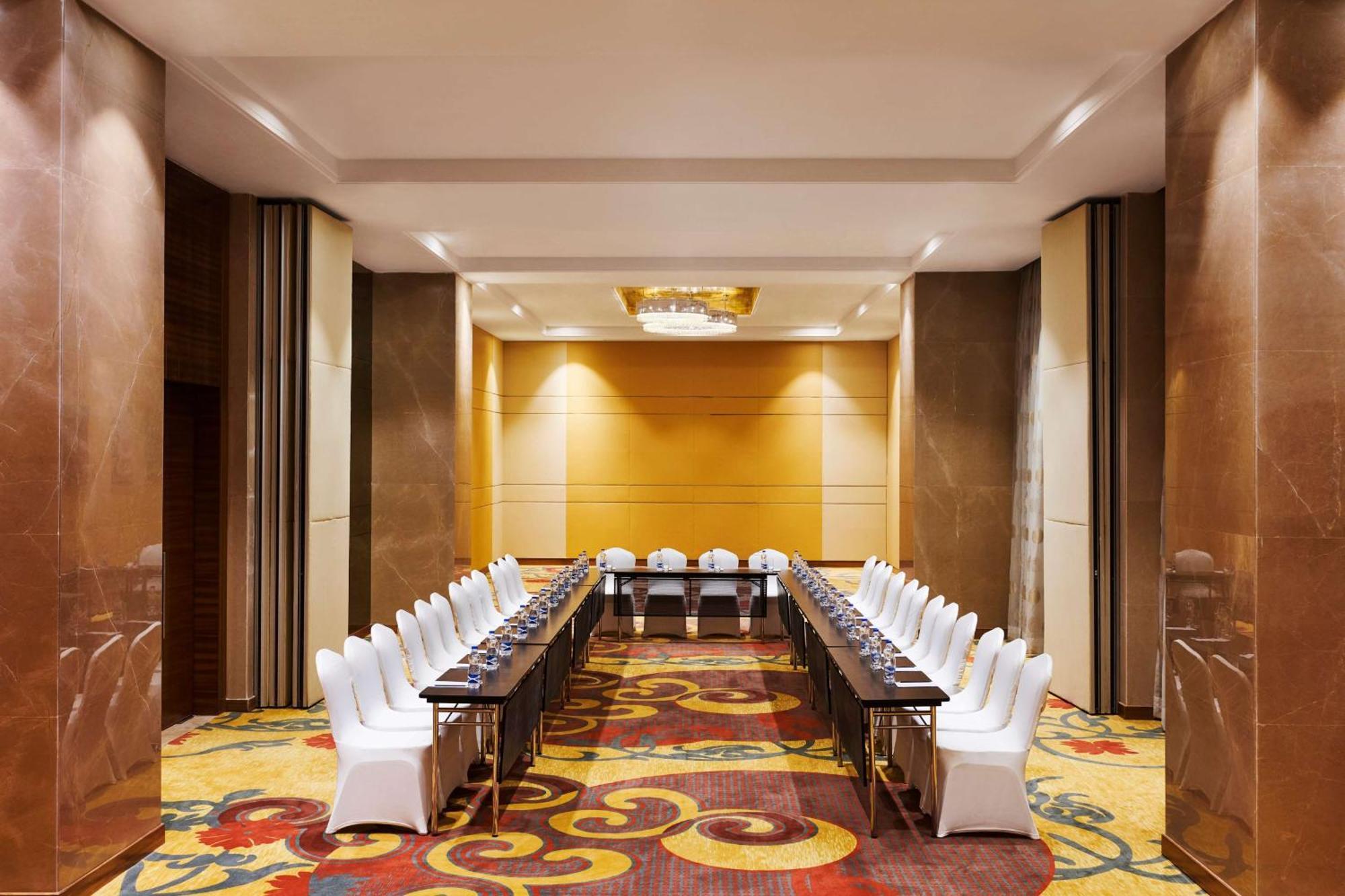 Hilton Garden Inn Lucknow Luaran gambar