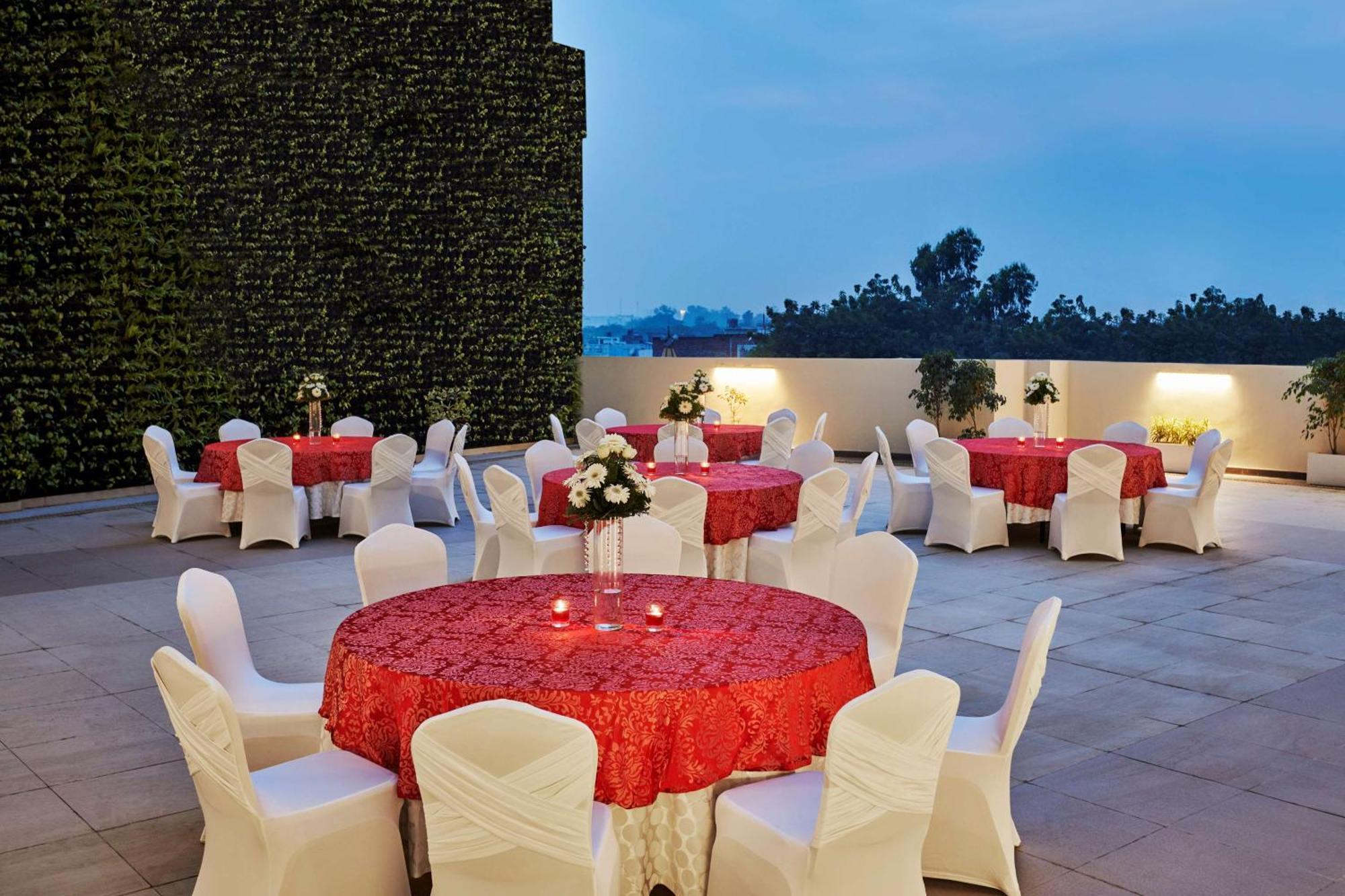 Hilton Garden Inn Lucknow Luaran gambar